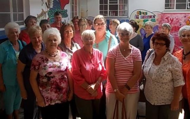  Die groep dames wat die koshuis besoek het